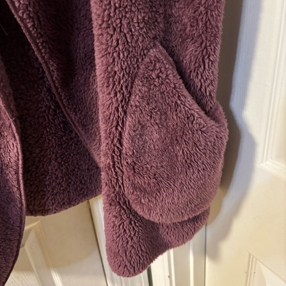 Zenana Outfitters Plush Faux Fur Vest Hoodie in Purple Size XL - Picture 3 of 7